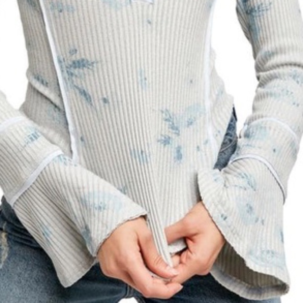 🆕Free People Floral Print Ribbed Henley In Grey - Picture 13 of 13